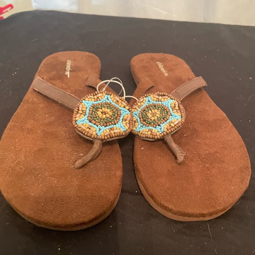 Xhilaration Brown Thong Sandals Size 7 NWT